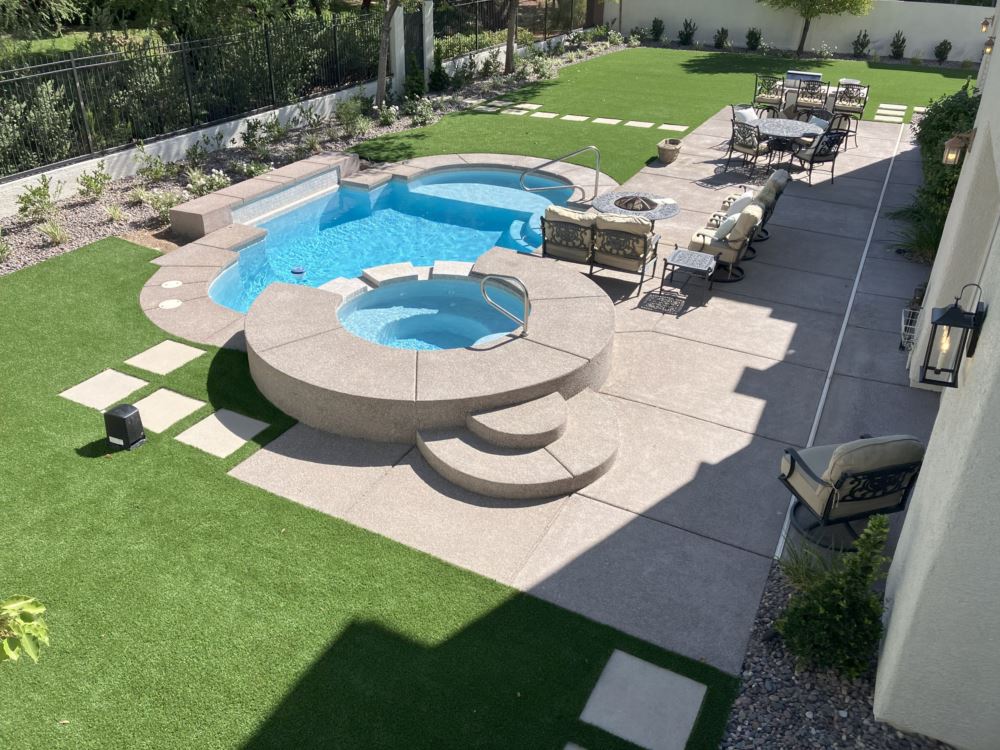 Las Vegas swimming pool in backyard with artificial turf