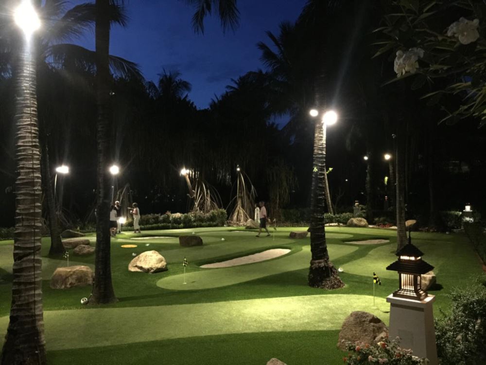 Use themed greens for your Las Vegas mini golf course.