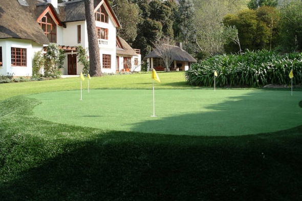 Las Vegas backyard putting green
