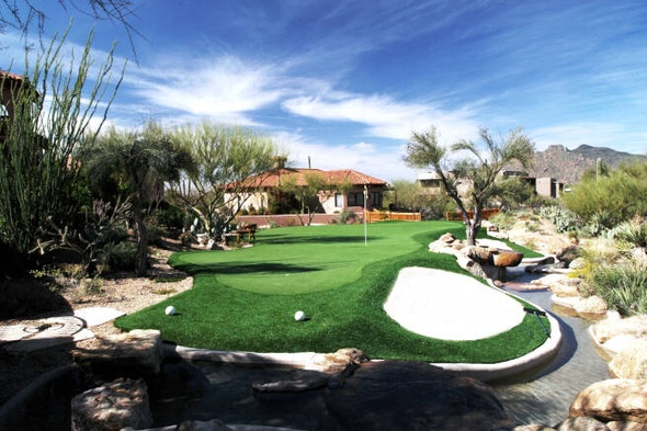 Las Vegas backyard putting green